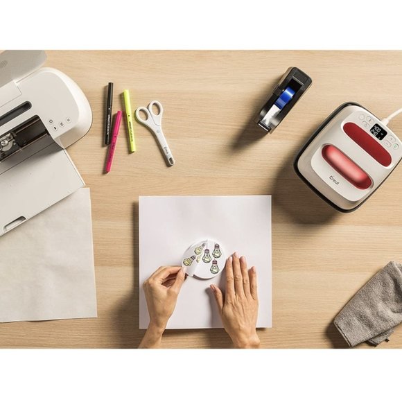 NWT Cricut Infusible Ink Markers, Neon Medium-Point Markers 5 count Markers - Picture 3 of 7